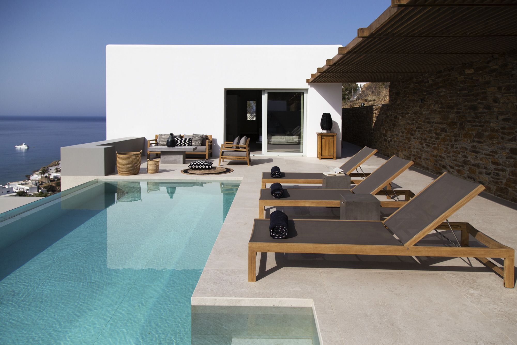 Hide Out Suites Mylopotas Bagian luar foto